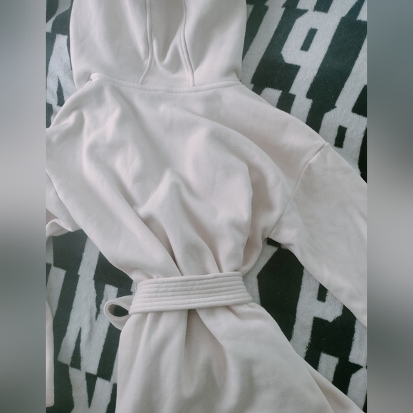 Fabletics Size S Short Robe - Picture 4 of 5